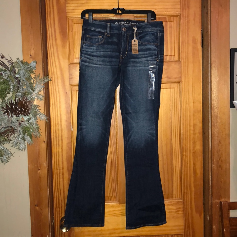 Dark wash American Eagle Skinny Kick Jeans